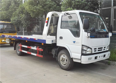 China Caminhão de reboque pequeno de ISUZU 4x2, caminhão de Wrecker de 3 toneladas do leito de 6 rodas para dois/três carros fornecedor