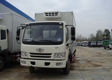 China O caminhão refrigerado pequeno de Sinotruk FAW 4X2, anúncio publicitário da fibra de vidro 5T refrigerou caminhões fornecedor