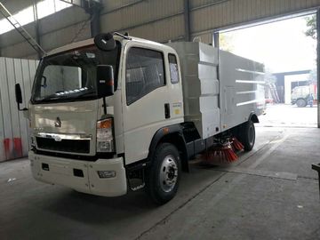 China Caminhão eficiente alto do líquido de limpeza de rua, poeira 4x2 que recolhe máquina arrebatadora da estrada fornecedor